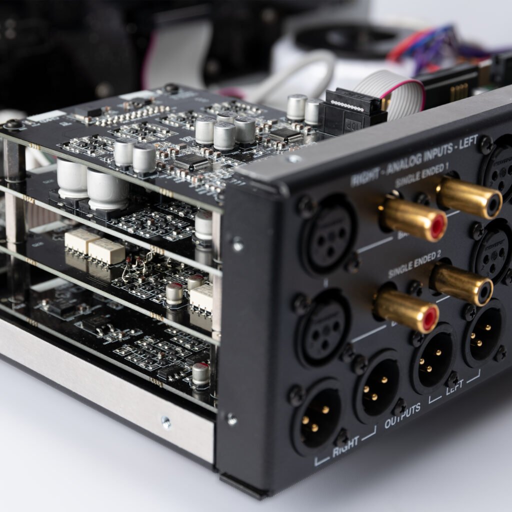 Bryston - BR-20 Preamplifier Bryston - BR-20 Preamplifier