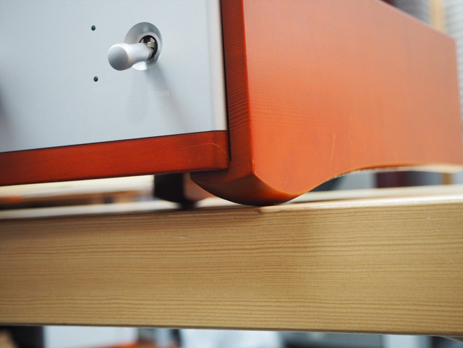 Only Maple wood supports the main chassis